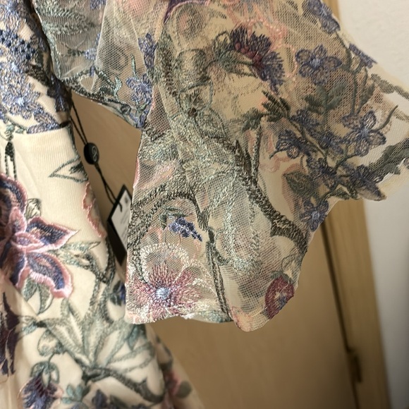 NWT Adrianna Papell Floral Embroidered Sheath with Bell Sleeves Dress Size 14 - Picture 6 of 10